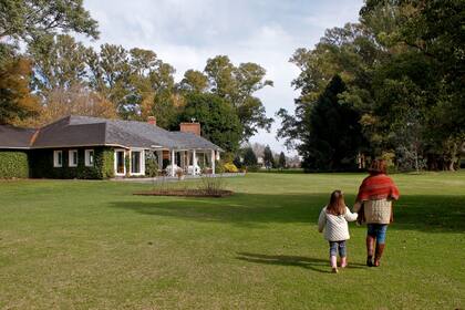 Los residentes de los countries de Pilar podrán hacer caminatas en las calles internas siempre que respeten la distancia social de dos metros