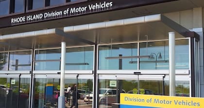Los residentes de Rhode Island deben completar el proceso de una licencia o tarjeta Real ID en una oficina del DMV