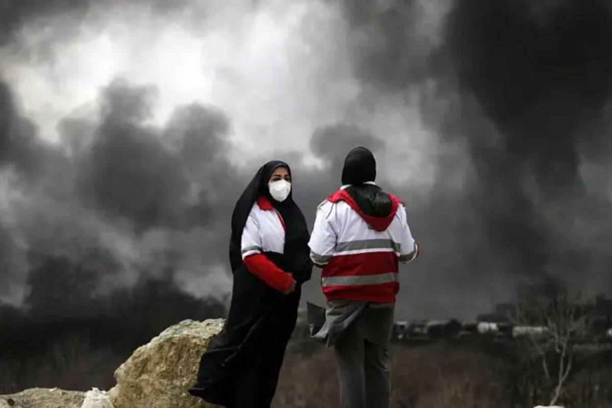 Los residentes de Teherán dicen que el smog y la contaminación bloquean el sol y dejan un intenso olor a quemado
