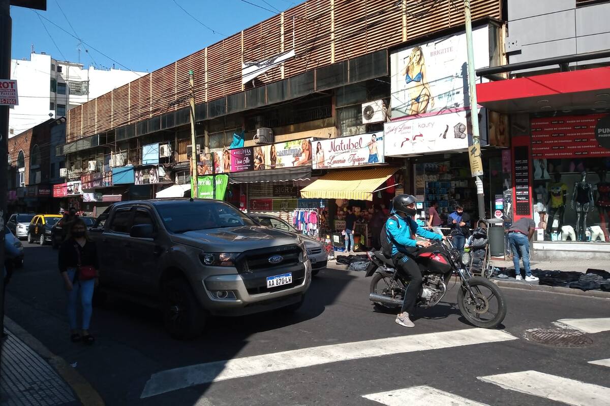 Los residentes del barrio Balvanera manifiestan que conviven con amenazas a diario y protestan por las "mafias" que proliferan en la zona