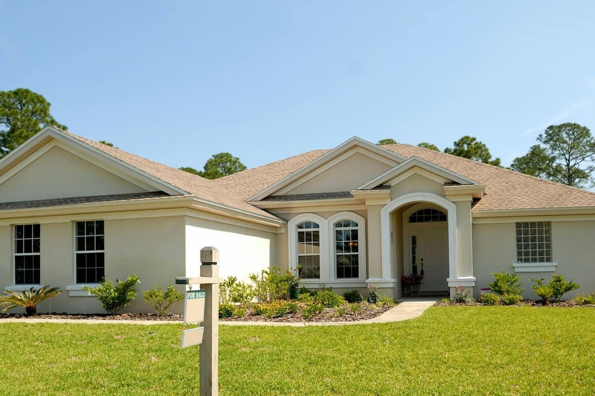 Los residentes en el sur y el medio oeste de EE.UU. necesitan menos ingresos para costear una casa promedio, según un estudio