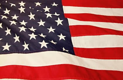 Los residentes permanentes con green card pueden solicitar la ciudadanía estadounidense, según Uscis (Pexels/Sharefaith)