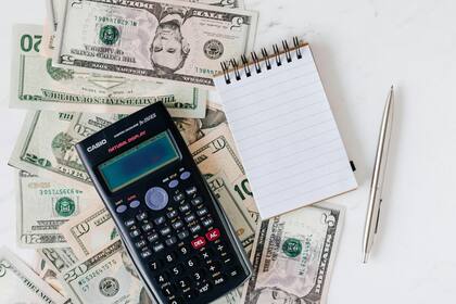 Los residentes y ciudadanos estadounidenses están obligados a declarar si sus ingresos superan cierto umbral o si son empleados independientes