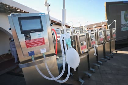 Los respiradores desarrollados por el trabajo colaborativo entre una firma de innovación y las universidades de Rosario y del Nordeste