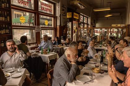 Los restaurantes, uno de los "gustos" que los argentinos mantienen pese a la falta de expectativas en el futuro