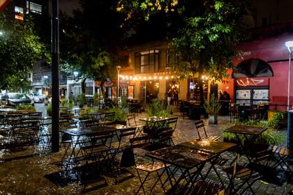 Los restaurantes, vacíos por las restricciones