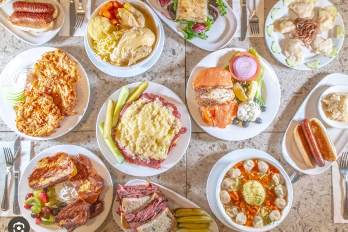 Los restaurantes y panaderías de Nueva York ofrecen menús típicos de las Altas Fiestas