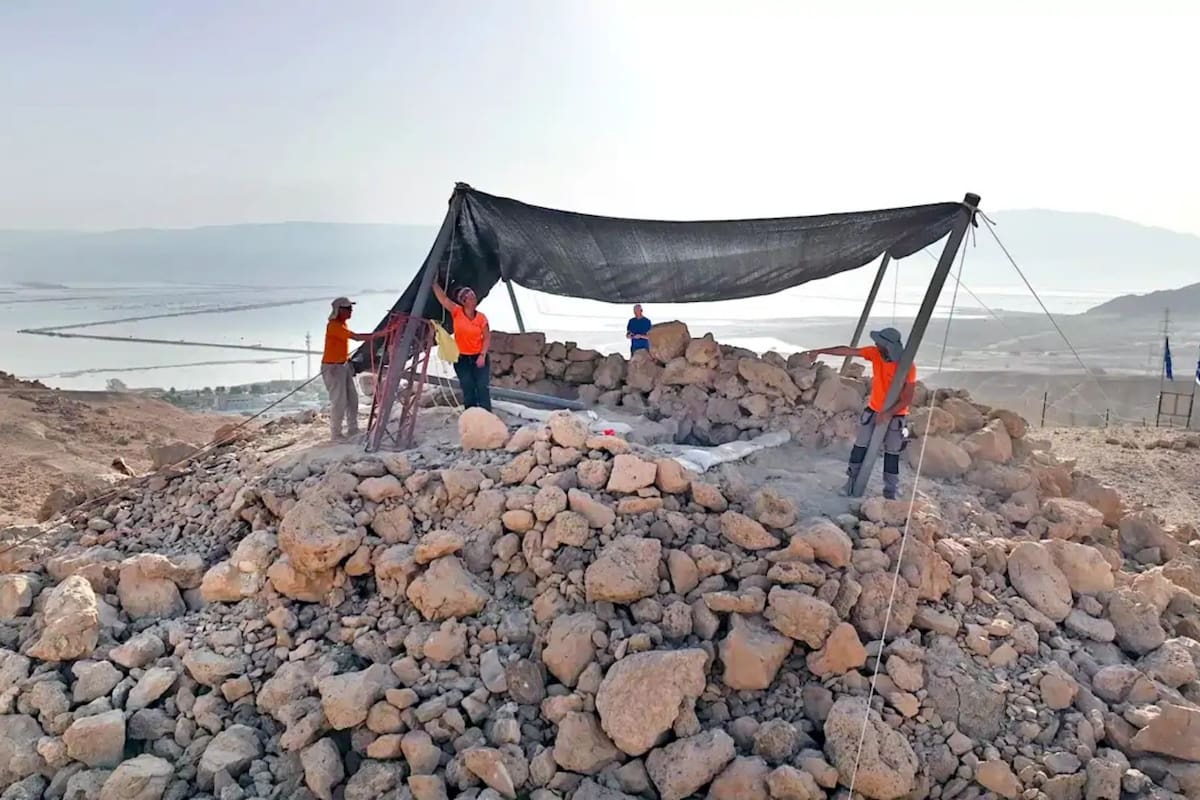 Los restos de la pirámide excavada por la Autoridad de Antigüedades de Israel y por voluntarios en el desierto de Judea