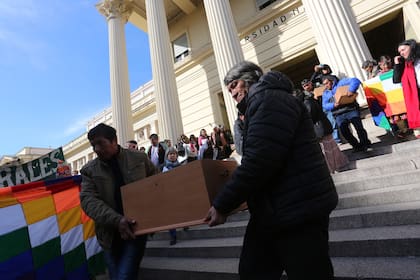 Los restos de los antepasados son retirados