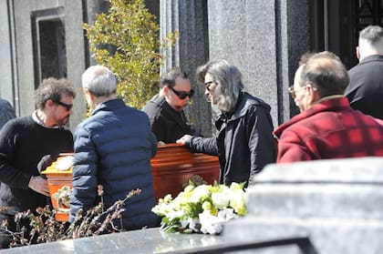 Los restos de Miguel Zavaleta ya descansan en el panteón de músicos de Sadaic del Cementerio de Chacarita