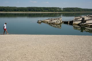El agua del Danubio baja tanto que emergen barcos de la Segunda Guerra Mundial