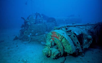 Los restos de un P-38 Lightning, el mismo modelo de avión de reconocimiento que pilotaba Saint-Exupéry cuando desapareció el 31 de julio de 1944