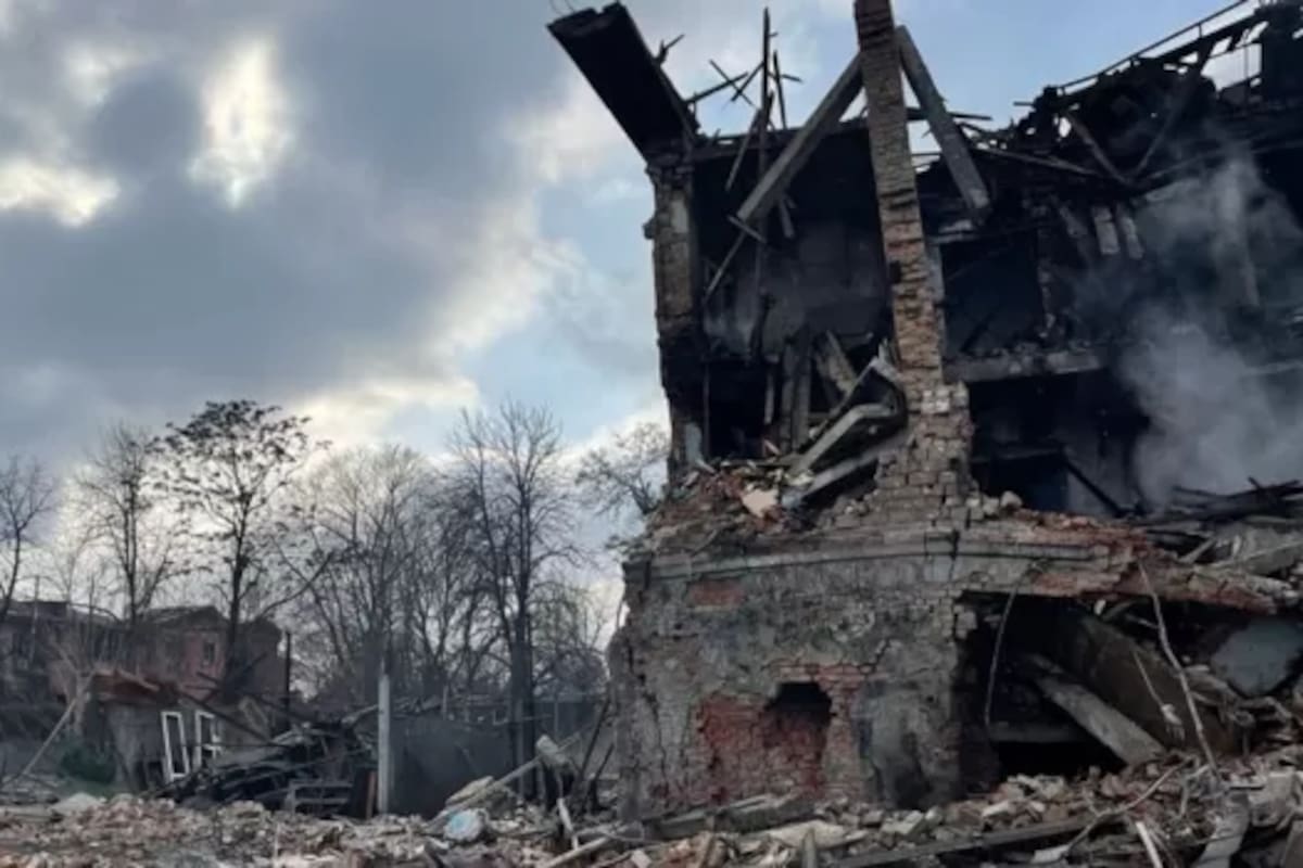 Los restos de una fábrica de zapatos en Dnipró