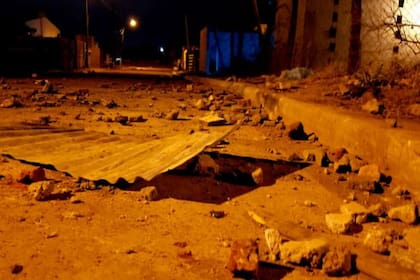 Los restos del ataque a la comisaría del barrio Argüello Lourdes