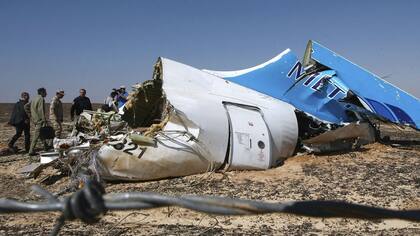 Los restos del avión ruso en Sianí, evaluados por los expertos