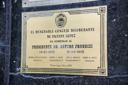 Los restos del expresidente Arturo Frondizi descansan en el Cementerio de Olivos