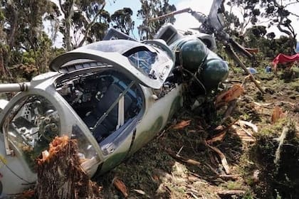 Los restos del helicóptero estrellado en Nepal
