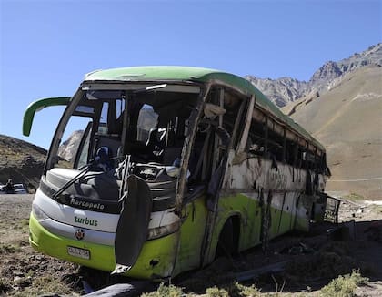 Los restos del ómnibus siniestrado
