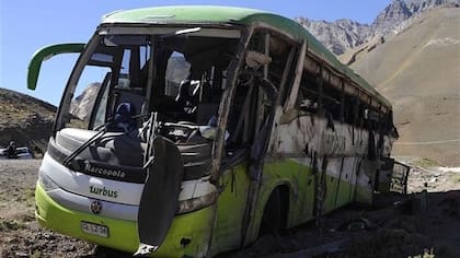 Los restos del ómnibus siniestrado