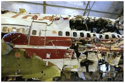 Los restos del vuelo 800 de Trans World Airlines (TWA) en Nueva York cayeron a las aguas del Océano Atlántico el 17 de julio de 1996.