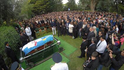 Los restos fueron inhumados en el cementerio Jardín del Cielo