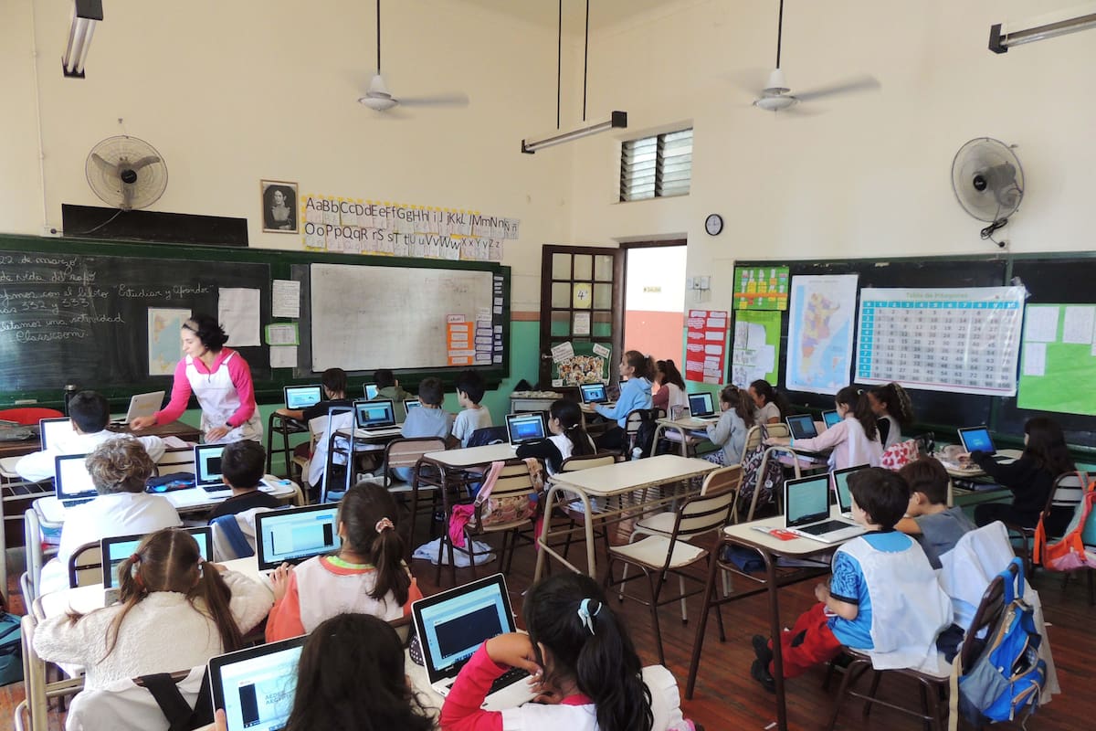 Los resultados de PISA 2025 mostraron un nuevo retroceso de la Argentina en Lectura, Matemática y Ciencias respecto de las evaluaciones de 2022 y 2018