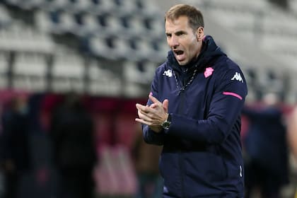 Los resultados de Quesada en sus dos temporadas de Stade Français son malos; "ahora el trato es simple: si ganamos, Quesada habrá tenido razón; si perdemos, se habrá equivocado".