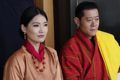 Los reyes de Bután se casaron en 2011. El país registra solo 45 casos de COVID-19 y ningún muerto