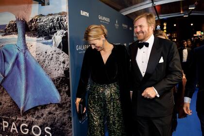 Los reyes de Holanda asistieron al estreno del documental y una pieza que usó Máxima llamó la atención por su valor emotivo