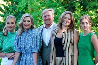 Máxima y su familia deslumbraron con sus looks en una sesión de fotos en el Palacio Huis ten Bosch