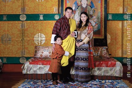 Los reyes junto al mayor de sus herederos, el príncipe Gyalsey Jigme Namgyel
