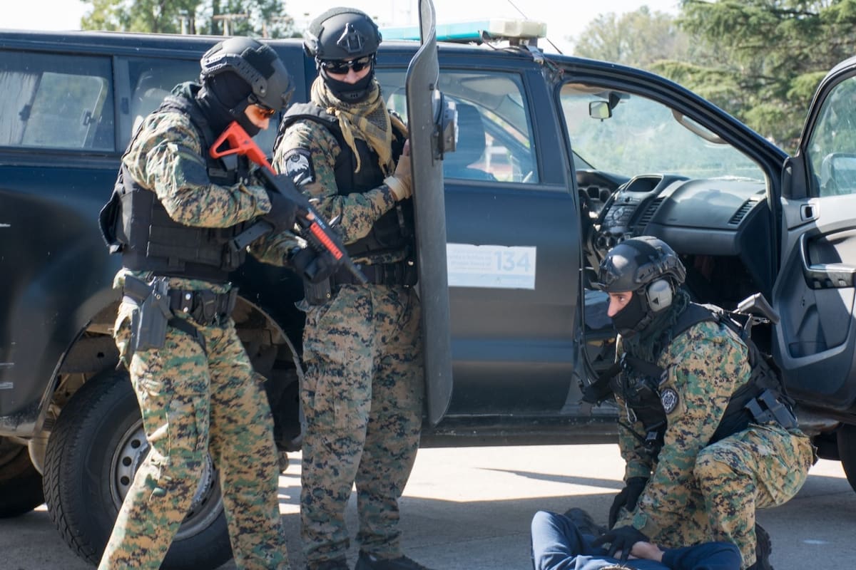 Los rifles tácticos Byrna llevan un cargador de 19 proyectiles cinéticos o con componentes químicos