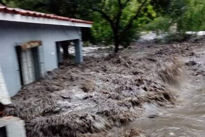 Los ríos se vieron desbordados por la gran cantidad de lluvia en poco tiempo