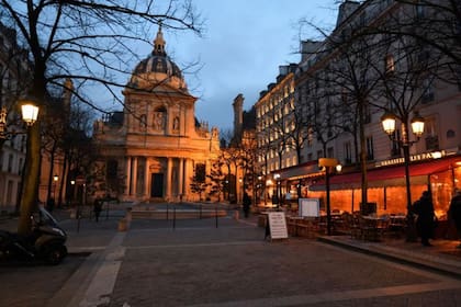 Los rituales de la comunidad académica parisina dejaron perplejo a Lemaitre