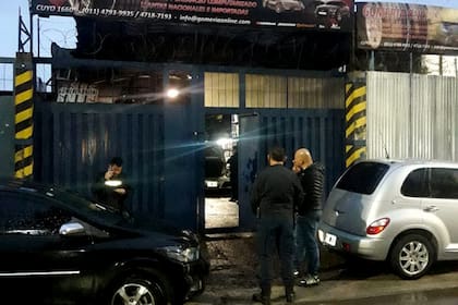Los "robaruedas" vendían los neumáticos en una gomería de San Isidro