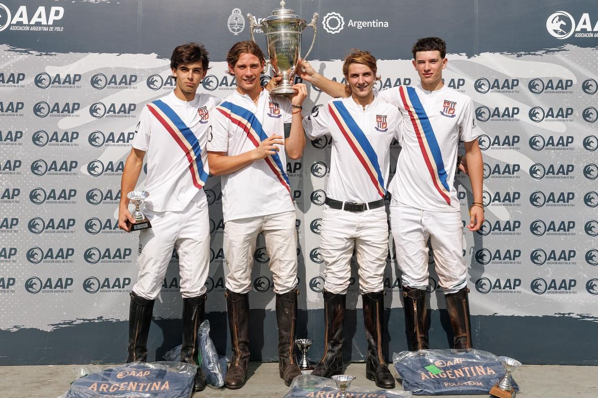 Los Robles Amarillo, campeón de la Copa Santa Paula: Santos Goti, Florencio Lanusse, José Ferrari y Román Echeverz.