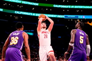 Los Rockets resisten el empuje de los Lakers y ganan el quinto juego para seguir vivos