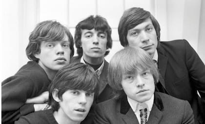 Los Rolling Stones en sus comienzos, en Londres, el 2 de mayo de 1964. Abajo: Keith Richards y Brian Jones; arriba: Mick Jagger, Bill Wyman y Charlie Watts