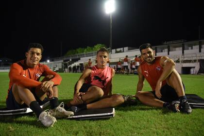 Los Romero de Independiente: Lucas, Braian y Silvio, en ocasión de la práctica en Fortaleza.