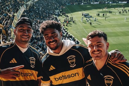 Los rugbiers disfrutaron de una tarde a puro fútbol (Foto: @allblacks)