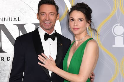 Los rumores de romance entre Hugh Jackman y Sutton Foster son cada vez más fuertes