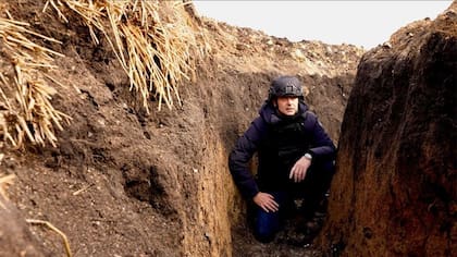 El reportero Quentin Sommerville en una trinchera