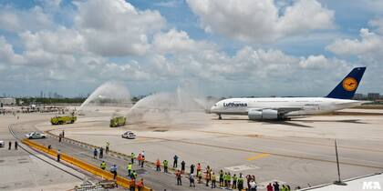 Los salarios para los trabajadores del Aeropuerto Internacional de Miami pueden cambiar de acuerdo con el tipo de puesto y la experiencia del empleado (X/@iflymia)