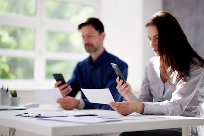 Los salarios privados registrados le ganarán la carrera a la inflación en 2024, pero tienen un largo trecho por recuperar todavía