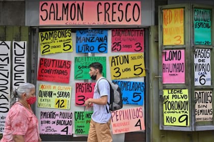 Los saldos disponibles en las tarjetas de crédito de la mayoría de los venezolanos no alcanzan ni para comprar una botella de agua