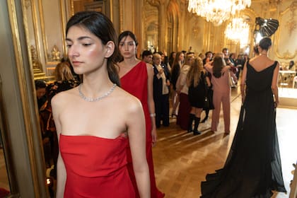 Los salones del palacio convertidos en una gran pasarela