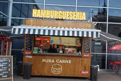 Los sándwiches de churrasquito están en el menú de la Rural
