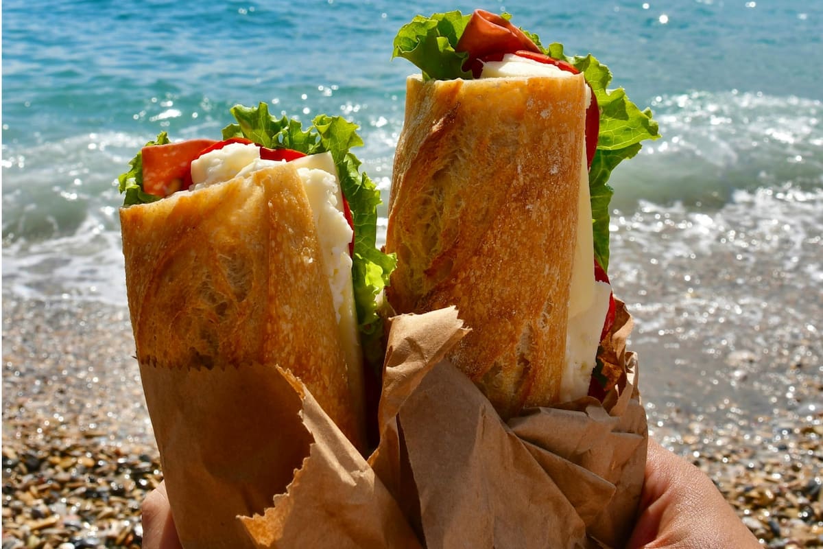 Los sanguches siempre son un buen plan rico, rápido y fresco para comer en la playa