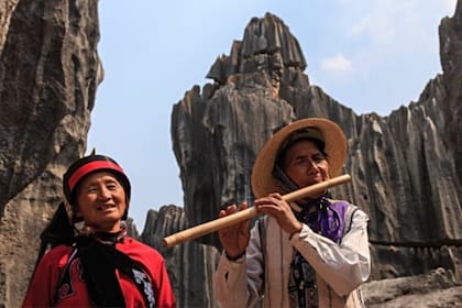 Los sani yi son muy famosos por sus cantos y danzas