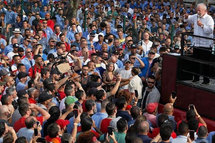 Los seguidores aclaman a Lula da Silva en el lanzamiento de su última campaña electoral, en Sao Bernardo do Campo